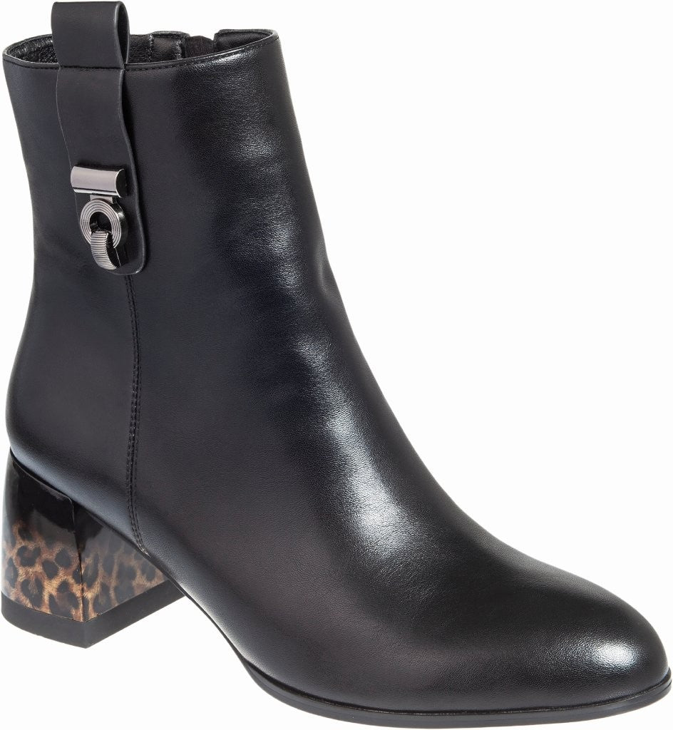 815-26521 black/leopard